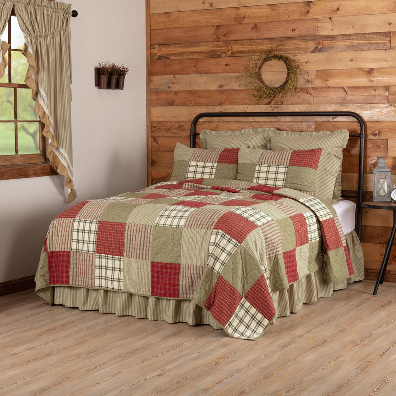 Mayfred King Quilt - Khaki/Barn Red