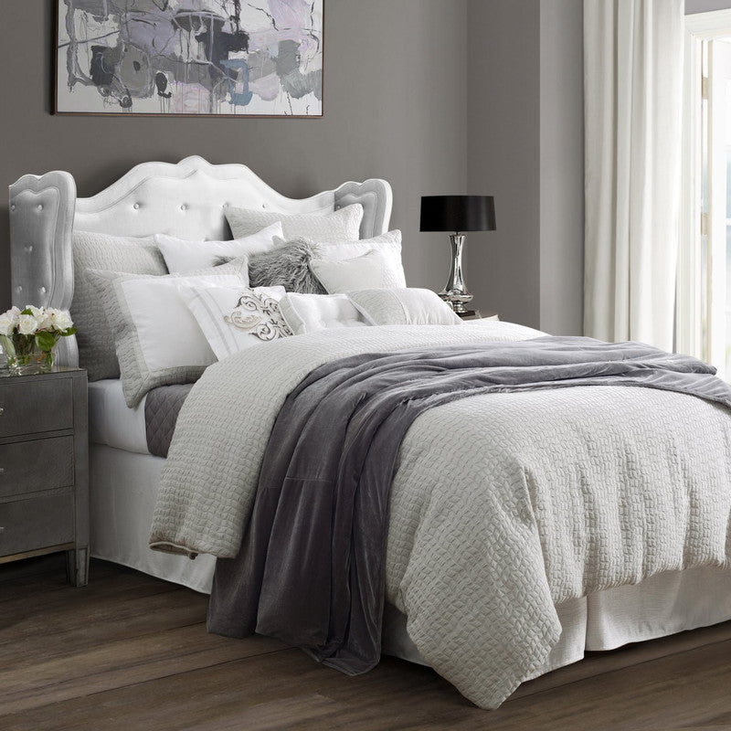 Nandaime 4 pc. King Comforter Set - White/Grey